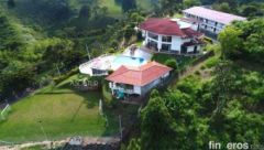 Finca Hotel Castillo del Toro — финка в Calarcá, Quindío